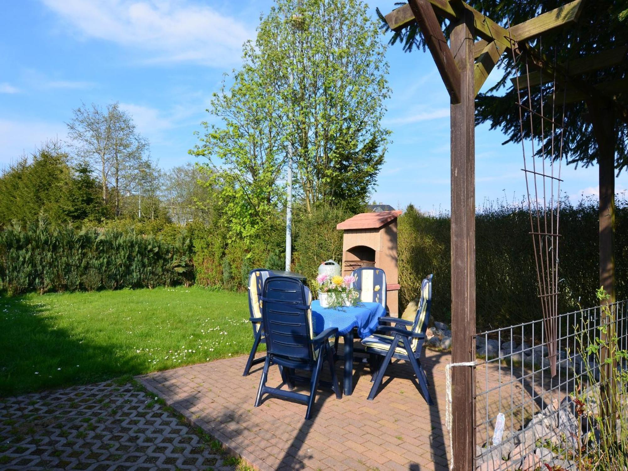 Holiday Home in Neustadt am Rennsteig with Pond Exterior foto