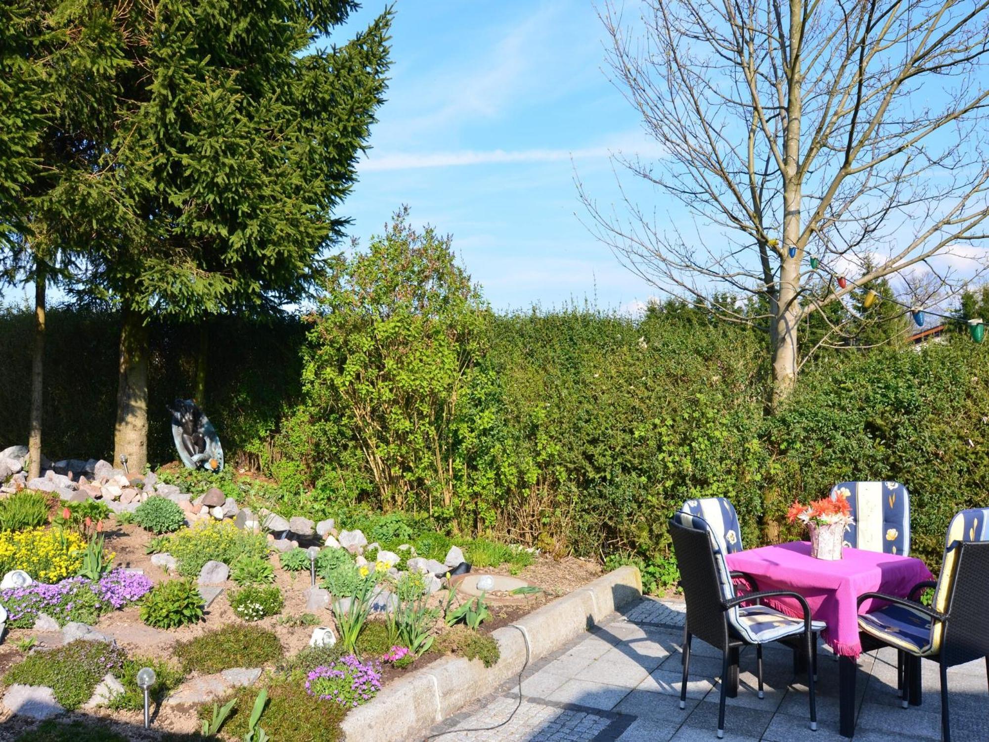 Holiday Home in Neustadt am Rennsteig with Pond Exterior foto