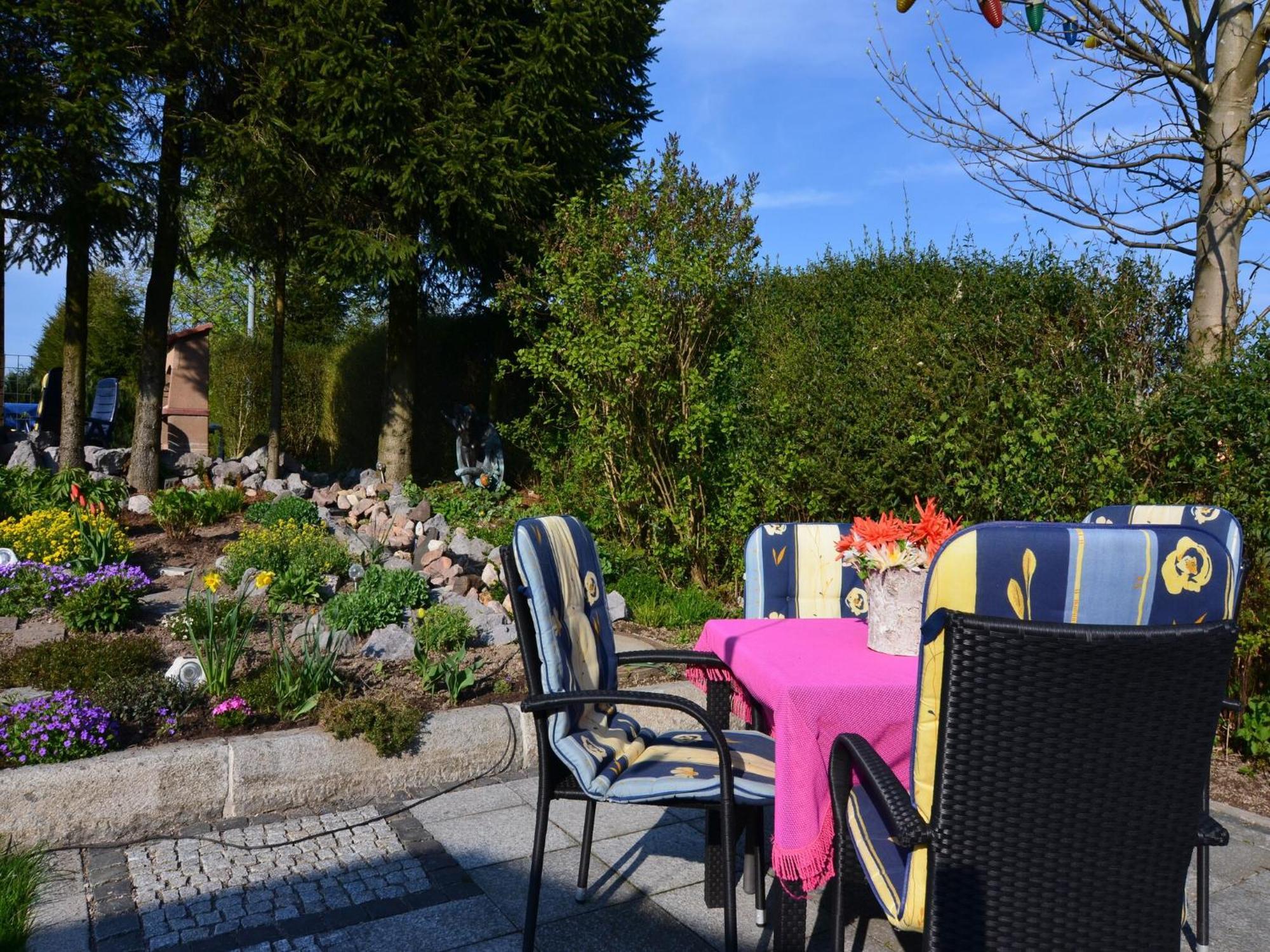 Holiday Home in Neustadt am Rennsteig with Pond Exterior foto