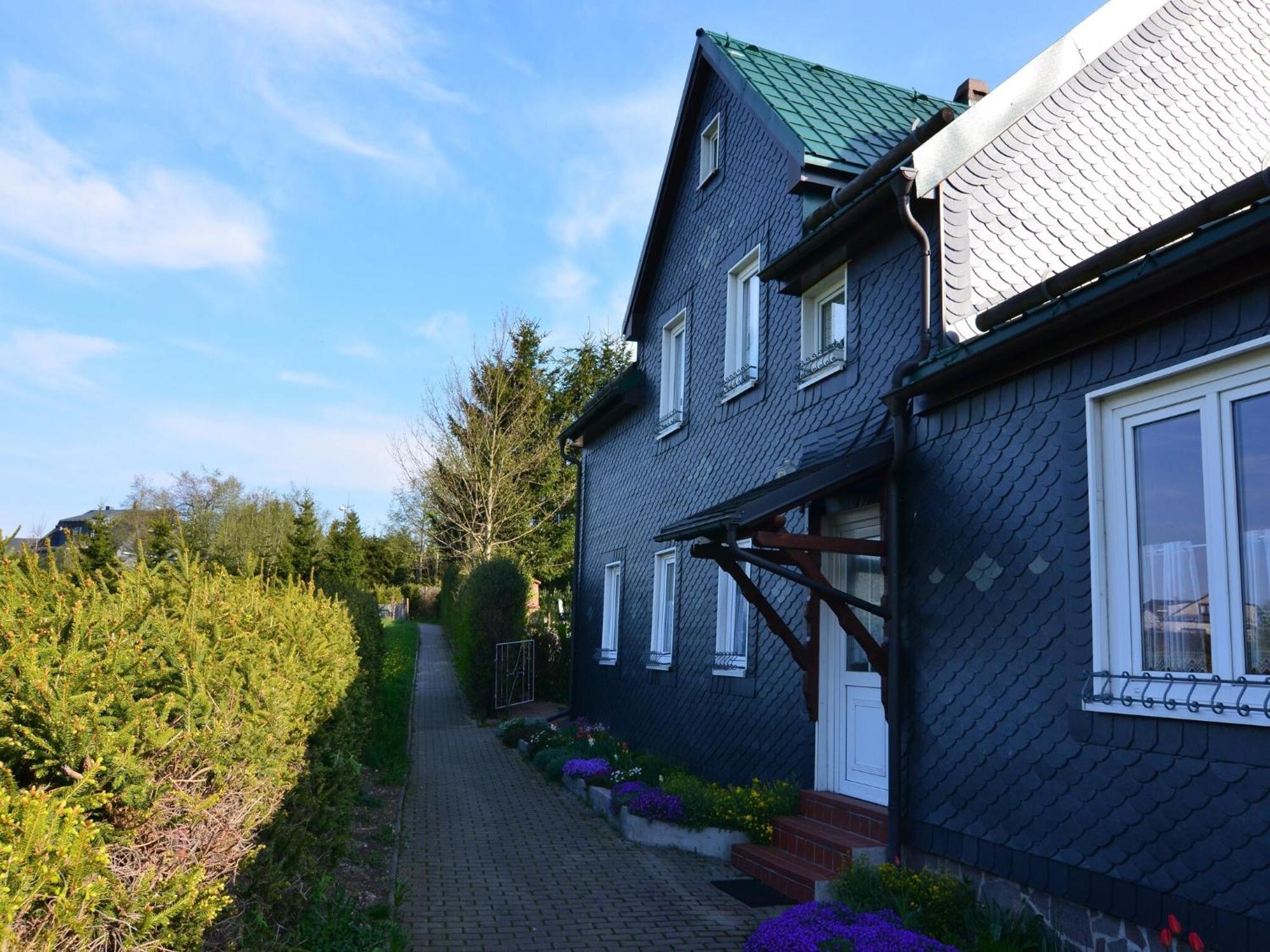 Holiday Home in Neustadt am Rennsteig with Pond Exterior foto