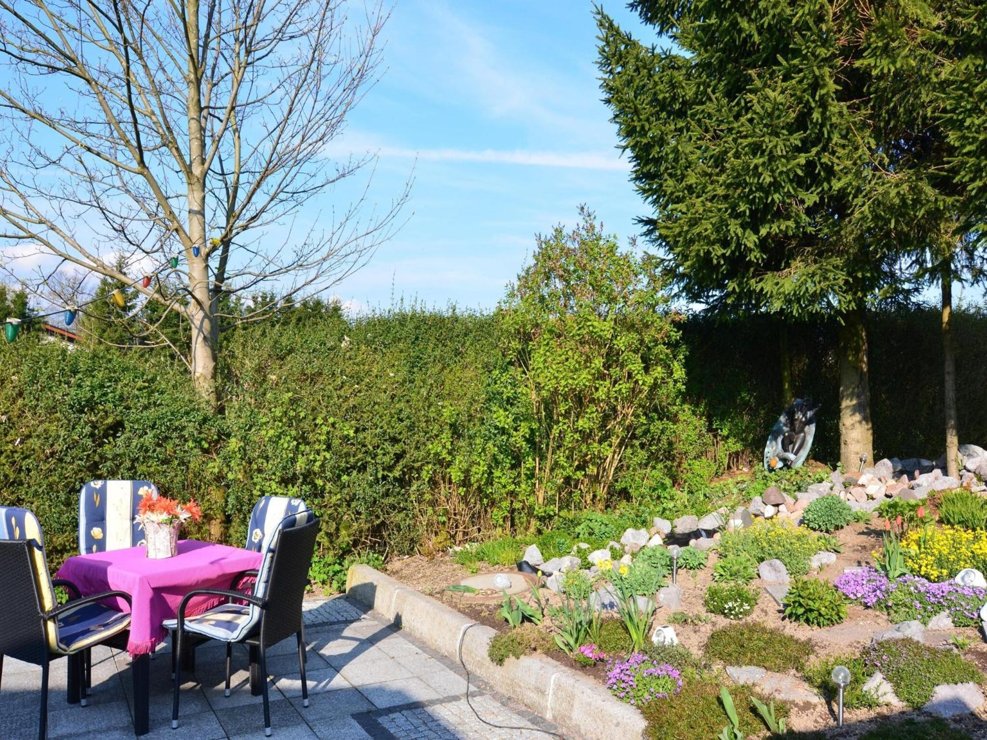 Holiday Home in Neustadt am Rennsteig with Pond Exterior foto