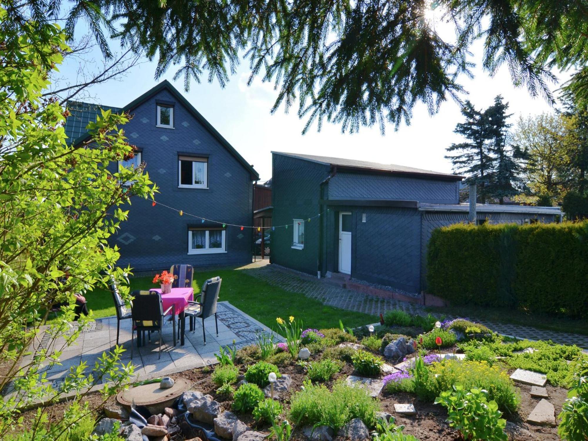 Holiday Home in Neustadt am Rennsteig with Pond Exterior foto