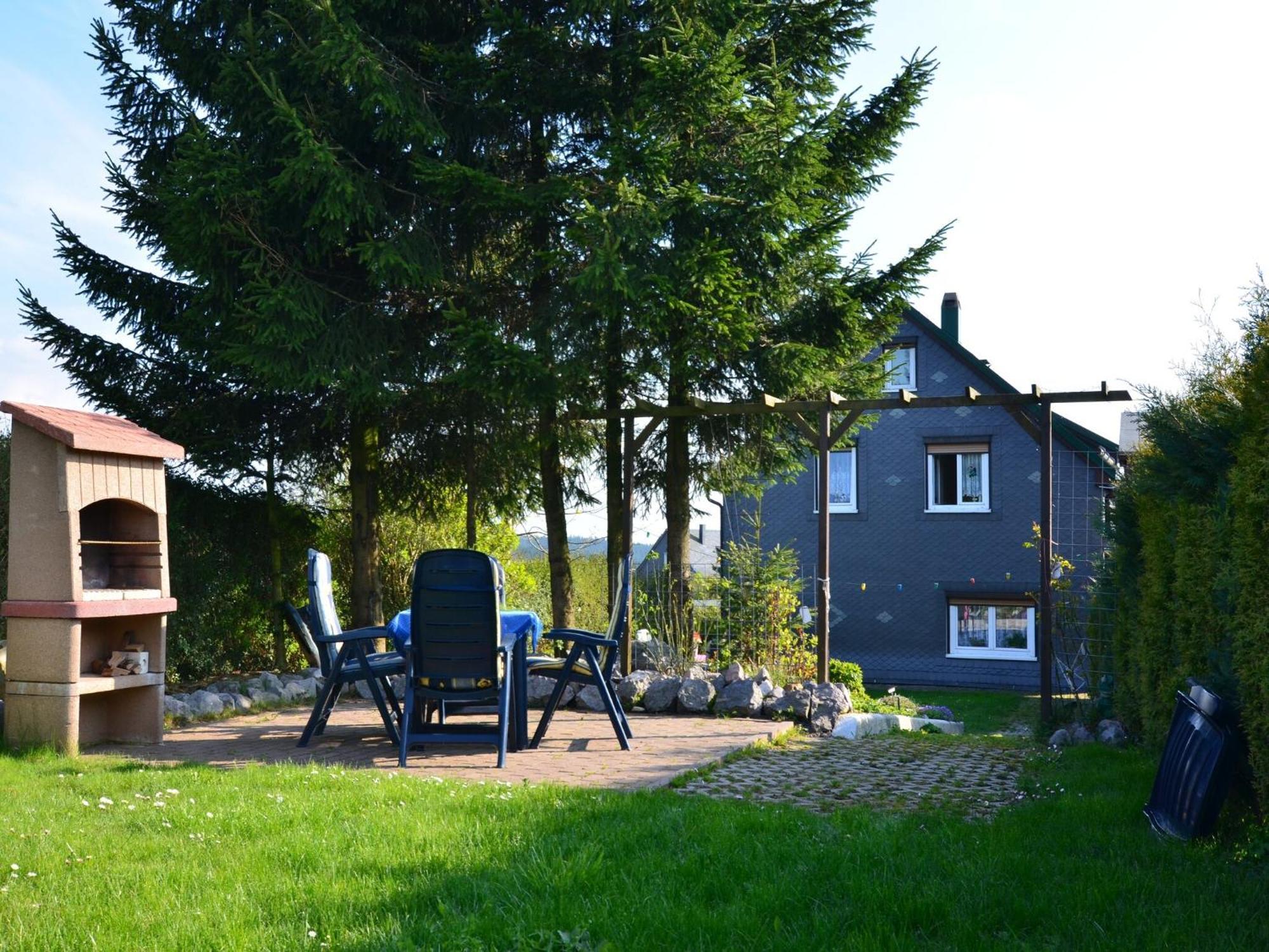 Holiday Home in Neustadt am Rennsteig with Pond Exterior foto