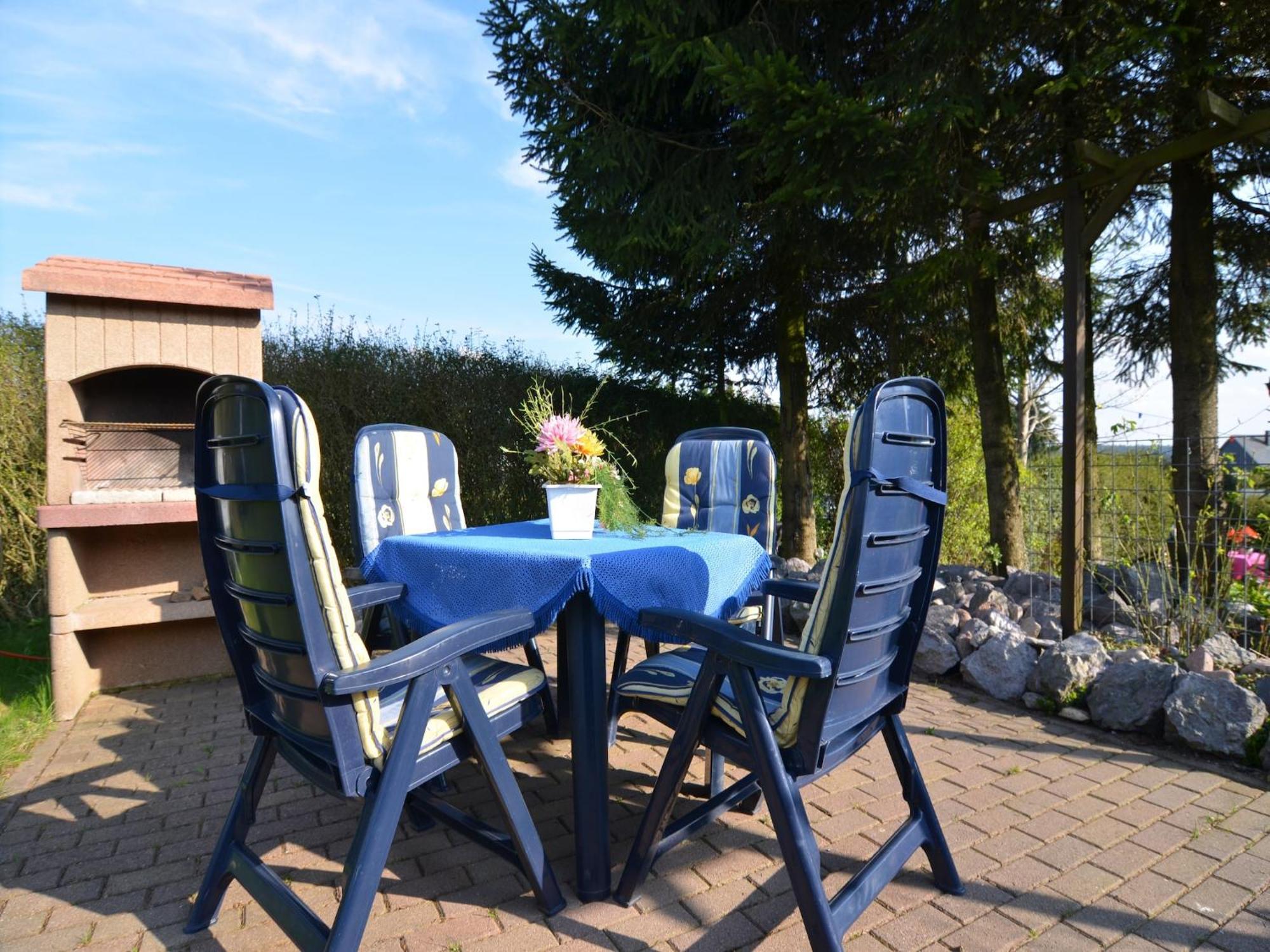 Holiday Home in Neustadt am Rennsteig with Pond Exterior foto