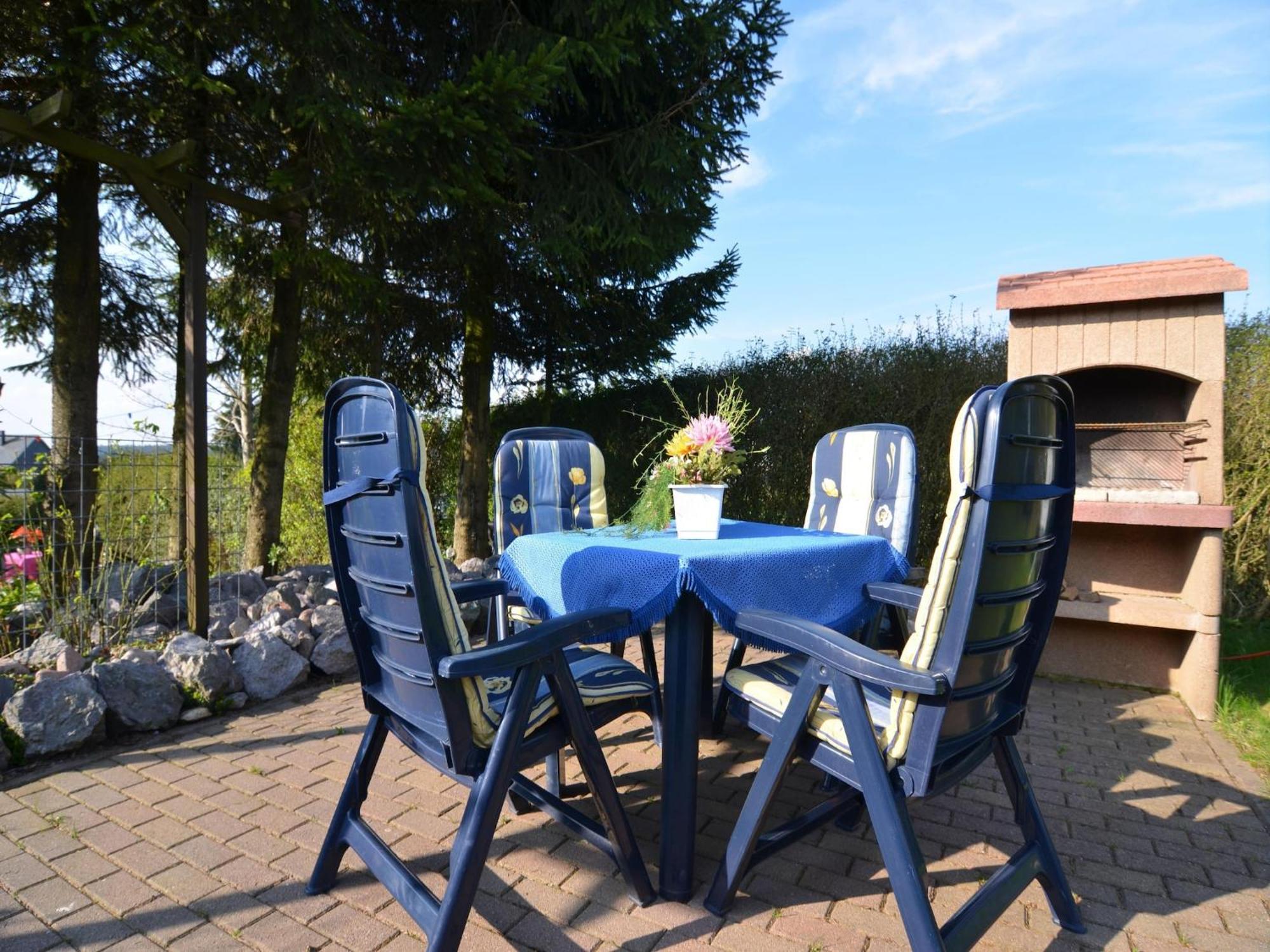 Holiday Home in Neustadt am Rennsteig with Pond Exterior foto